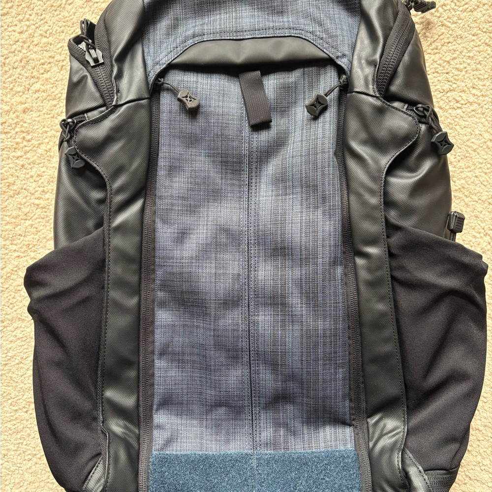 NWOT: Vertx Stylish Black and Gray Men's Backpack